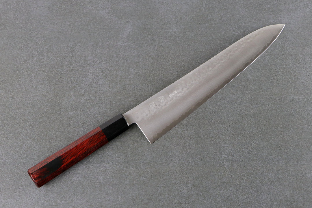 Gyuto Messer mit rotem Griff und Gravur