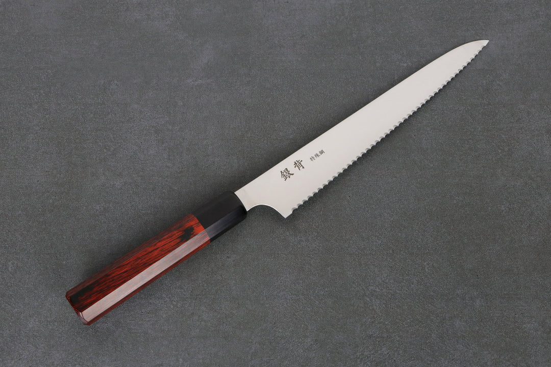 Brotmesser mit rotem Griff