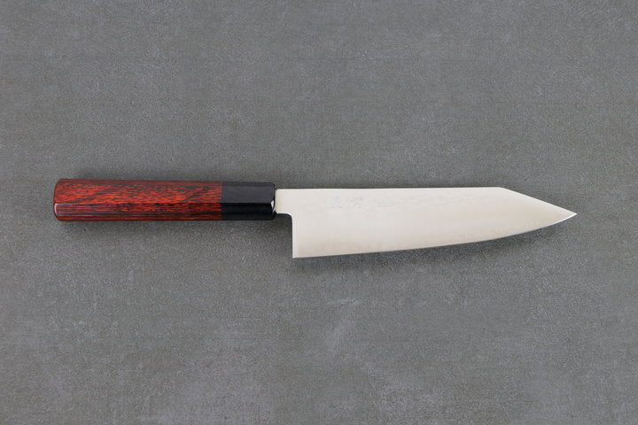 Bunka liegend aud HAP40 Stahl und gehämmerter Klinge