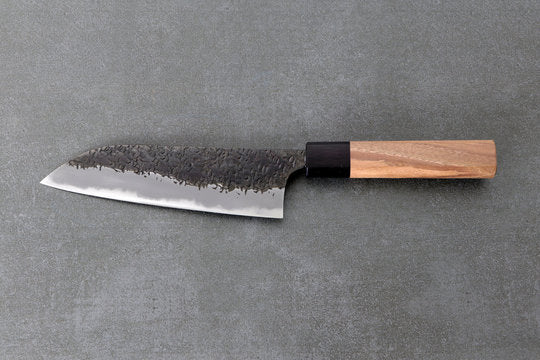 Santokumesser mit Walnussgriff