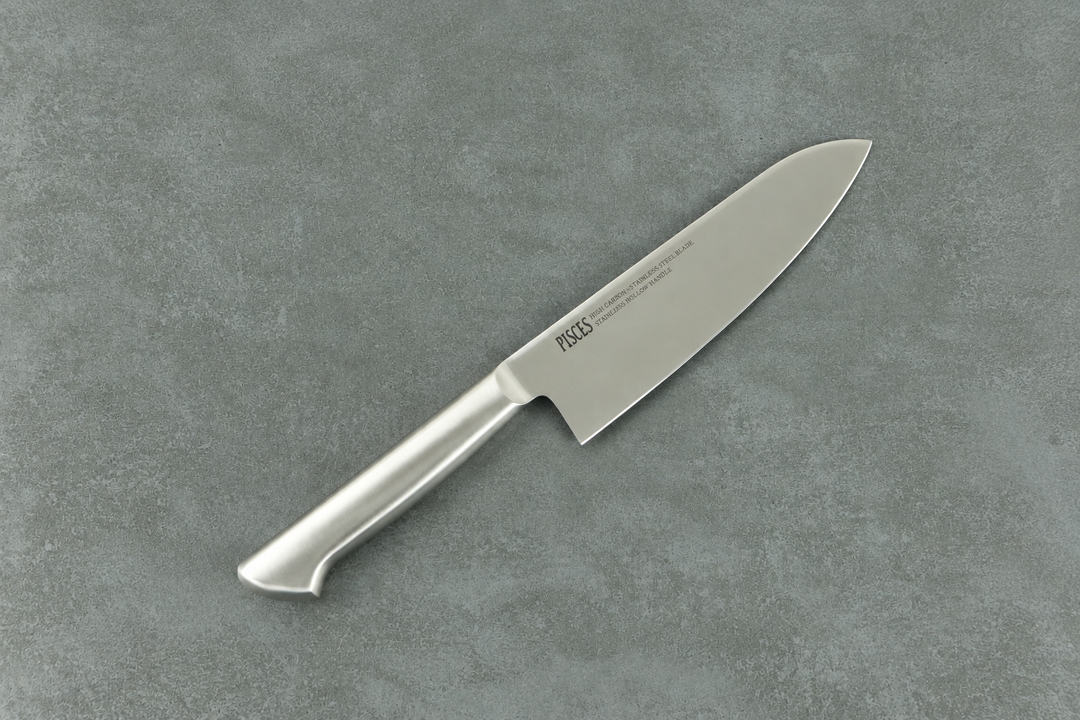 Japanisches Santokumesser mit westlichem Edelstahlgriff