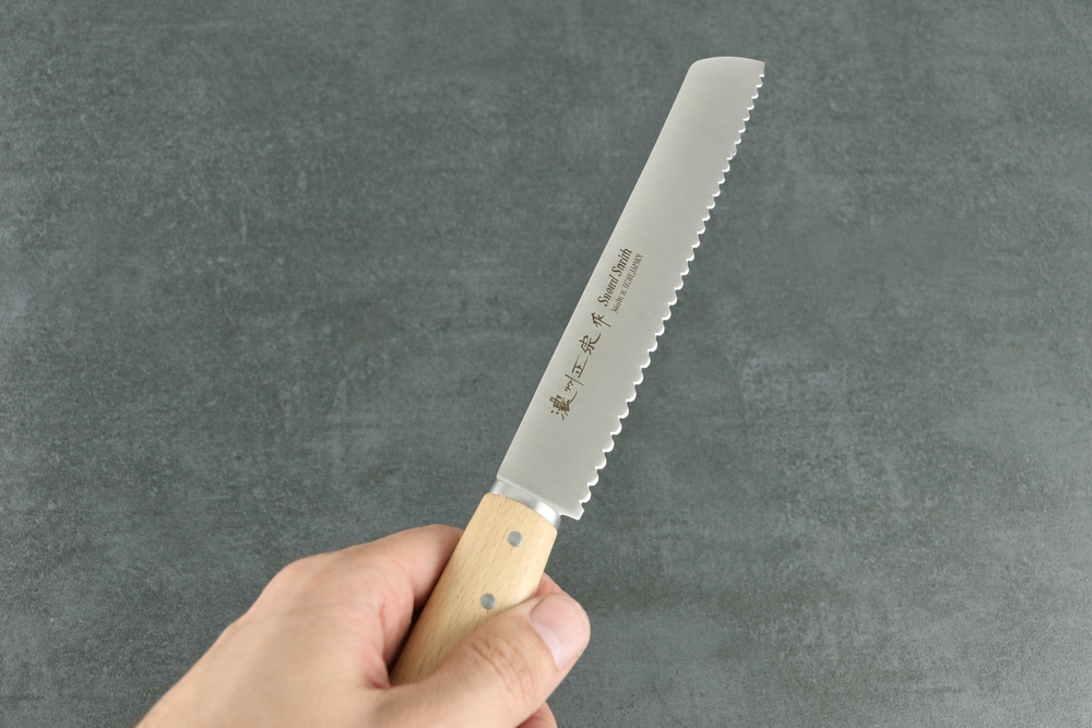 Messer mit Wellenschliff und japanischer Gravur mit Kanji