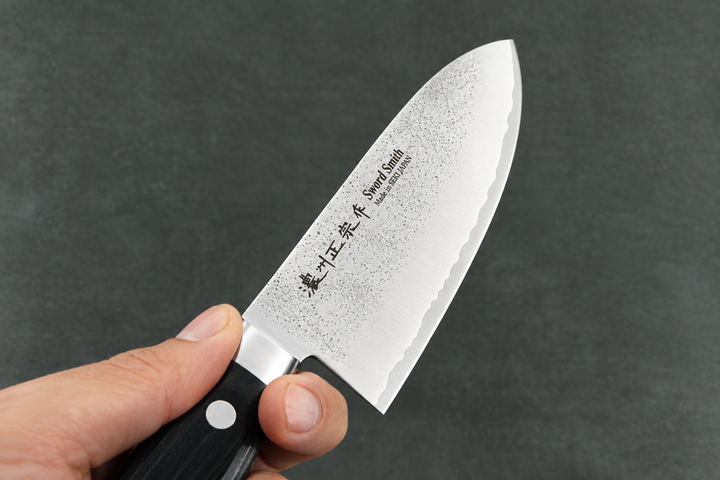 Santokumesser 17 cm – Japanischer Klingenstahl | Schwarzer Holzgriff