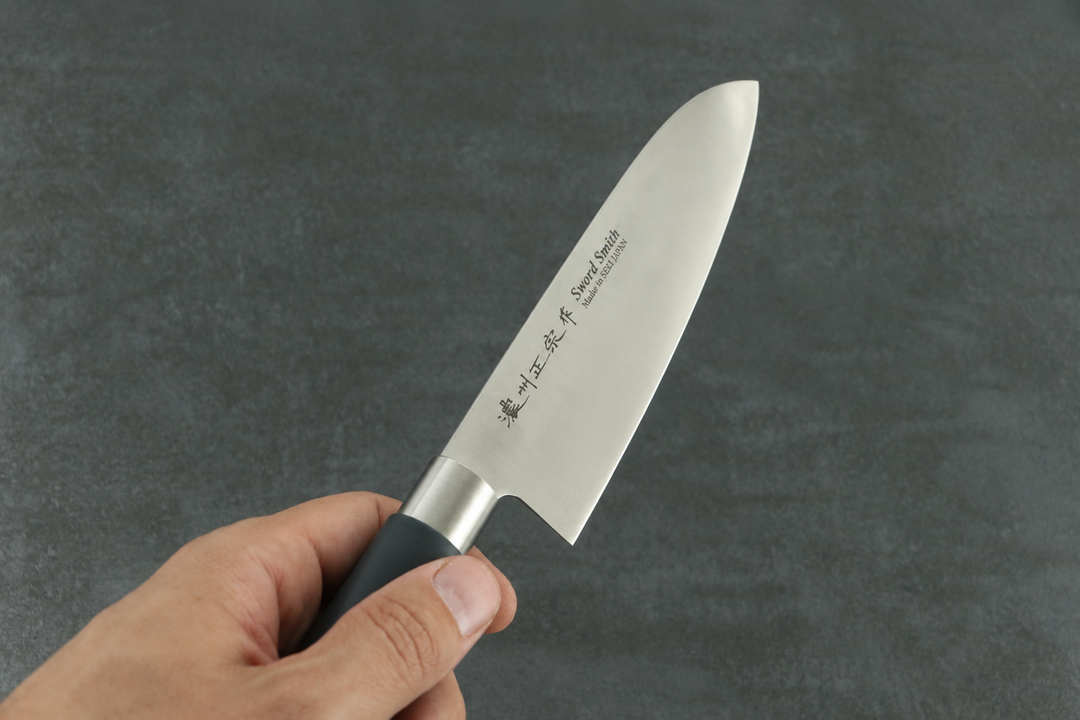 Japanisches Santokumesser 17 cm mit grau-blauer Griff